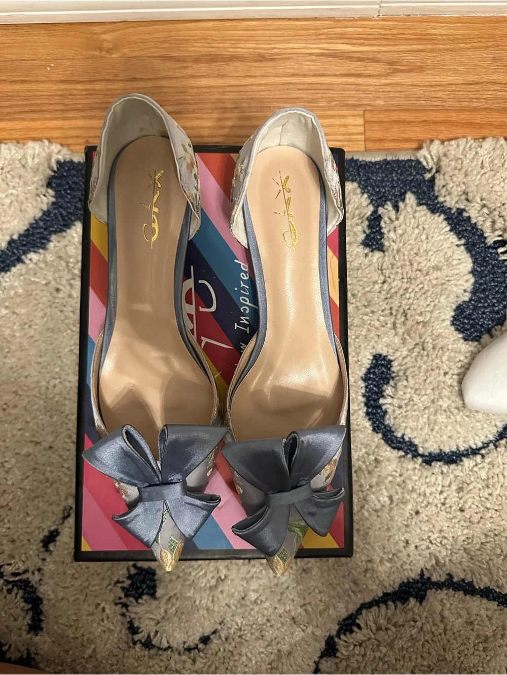XYD Embroidered Satin D'Orsay Heels in Silver and Blue with Bow